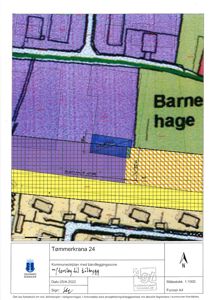 Situasjonsplan som viser tomtens beliggenhet i forhold til nabolaget, inkludert barnehage og gateplan.