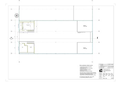 Etasjeplan for første etasje (Plan 1. etg) som viser romfordeling, vegglinjer, dører og vinduer.