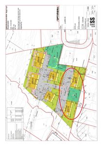 Situasjonsplan som viser tomtens grenser, topografi, naboeiendommer og plassering av bygninger.