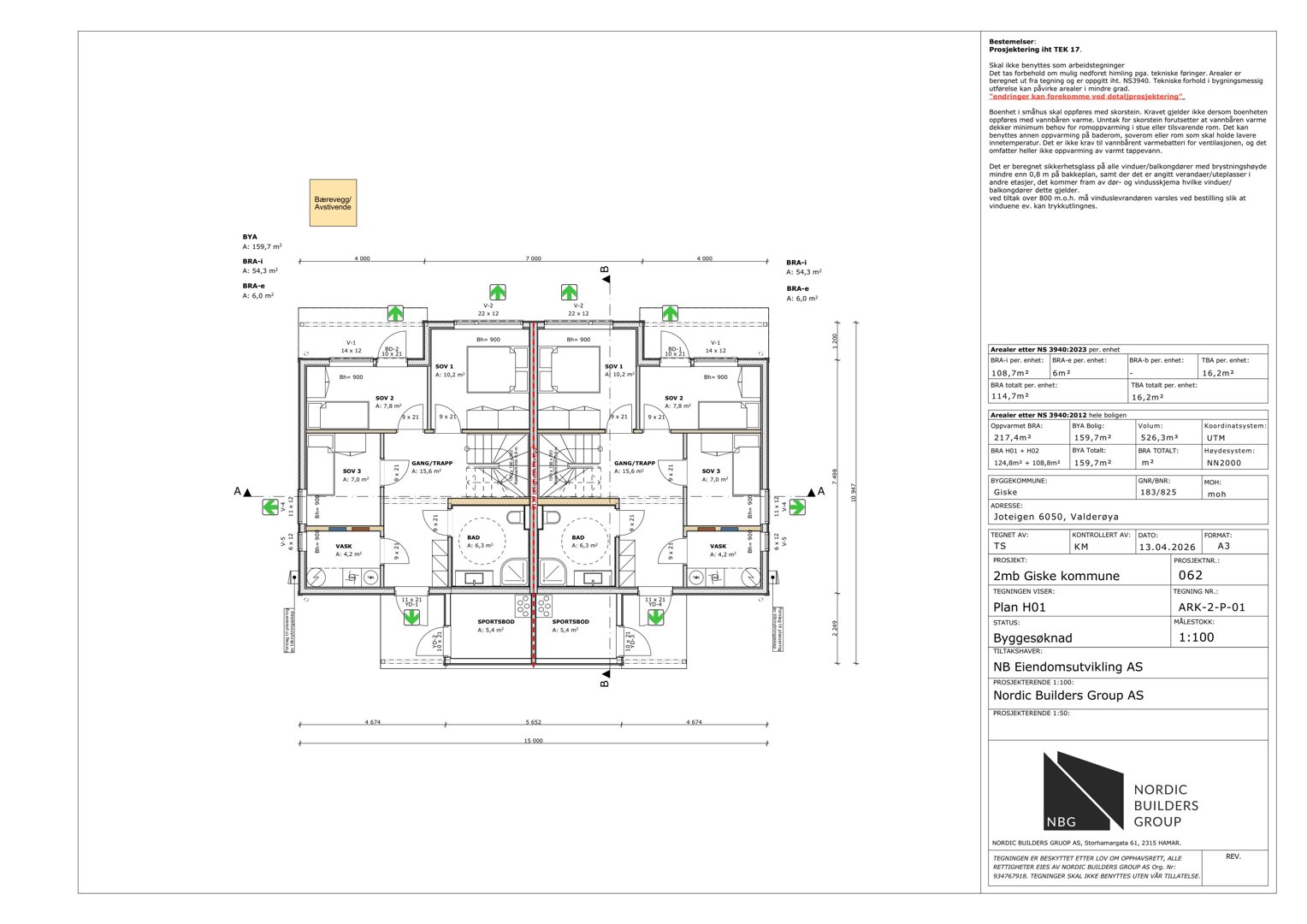 Etasjeplan (1. etasje) for en bygning med romfordeling, dører, vinduer og tekniske installasjoner.