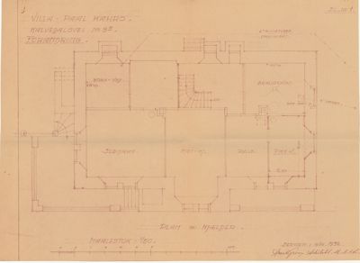 Etasjeplan (1. etasje) for Villa Prah Kahrø, Halvedalsveien 8B i Mariesfjord. Planen viser romfordeling, trapp, dører og mål.
