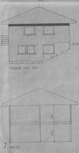 Bildet viser to tegninger: øverst en fasadetegning (fasade mot øst) og nederst et snitt (snitt 1) med høydemål.