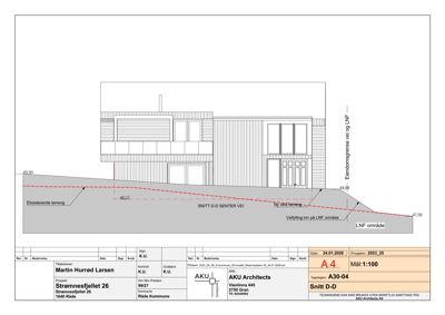 Snittegning (Snitt D-D) som viser bygningens tverrsnitt, terrengforhold, tomme og eiendomsgrenser.