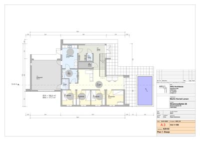 Etasjeplan (Plan 1) som viser romfordeling, mål og areal for et hus.