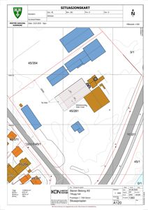 Situasjonskart som viser eiendomsgrenser, bygningers plassering, arealer og topografi for et byggeprosjekt.