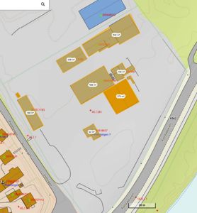 Situasjonsplan som viser flere bygninger på en tomt med arealopplysninger (m²), vegnavn (Folstadveien, Presteigen) og storskala orientering.