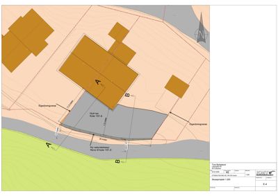 Situasjonsplan som viser tomtens form, bygningers plassering, eiendomsgrenser, høydemål (kote) og planlagte endringer som ny natursteinmur.