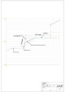 Snittegning som viser terrengprofilen med eksisterende og ny natursteinmur, skråning og koter.