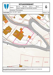 Situasjonskart som viser eiendomsgrenser, høydeforhold (konturlinjer), vei (Leitesdalen) og nabolag.