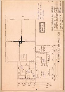 Plantegning av 1. etasje med romfordeling, dører, vinduer og mål.
