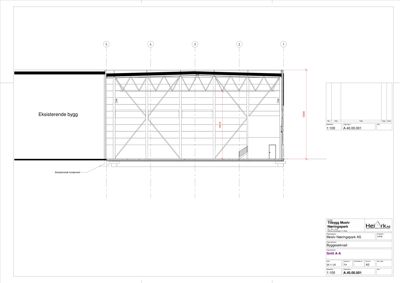 Snittegning (Snitt A-A) som viser tverrsnittet av en nybygget konstruksjon (tannstang) ved siden av en eksisterende bygning. Tegningen viser høyder, dimensjoner og konstruksjonsdetaljer.
