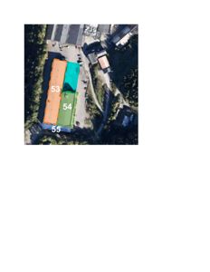 Situasjonsplan som viser tomtens beliggenhet i forhold til nabolag, med overlagte fargede polygoner (53, 54, 55) som markerer bygningers plassering eller arealer.