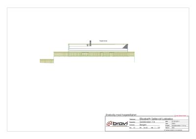 Fasadetegning som viser bygningens utseende fra siden, inkludert terrasse og takkonstruksjon.