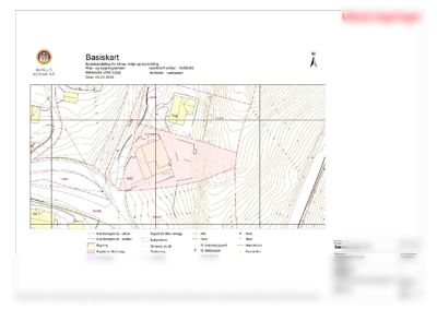 Basiskart som viser tomtens situasjon med høydekurver, naboeiendommer, reguleringsgrenser og planlagt bebyggelse.