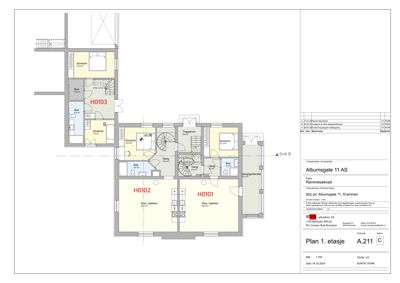 Etasjeplan (1. etasje) som viser romfordeling, stuer, soverom og trapperom.