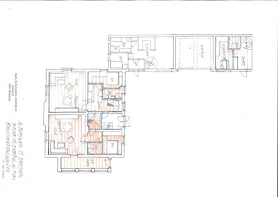 Etasjeplan med romfordeling og møbeloppsett for flere leiligheter.