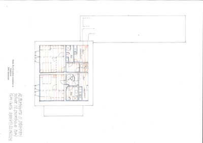 Etasjeplan med romfordeling, dører og innredning for en bolig.