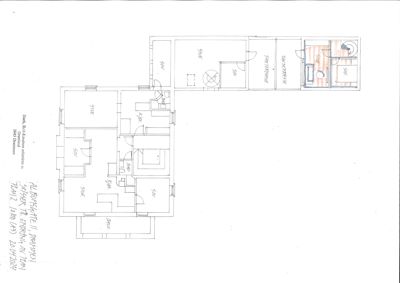 Etasjeplan med romfordeling, døråpninger og håndtegnede notater.