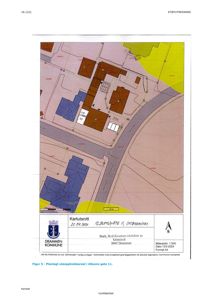 Situasjonsplan (kartutsnitt) som viser bygningenes plassering i forhold til tomtegrenser, veier og naboeiendommer.