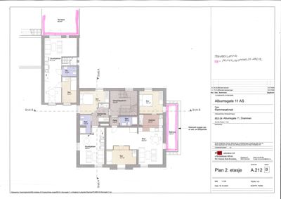 Etasjeplan (2. etasje) med romfordeling, areal og snittlinjer.