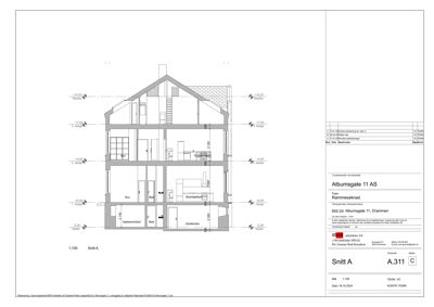 Snittegning (Snitt A) som viser bygningens tverrsnitt, etasjer og romfordeling.