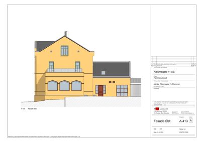 Fasadetegning av en gulett bygning sett fra øst, med detaljer om vinduer, dører og tak.