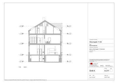 Snittegning (Snitt A) som viser tverrsnittet av en bolig med etasjer og høydemål.