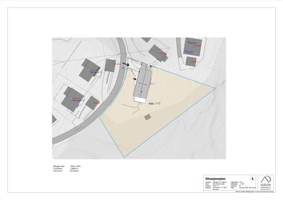 Situasjonsplan som viser tomtens beliggenhet (499/177), grenser, nabolag og topografi.