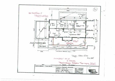 Etasjeplan (eller plan for underetasjen) som viser romfordeling, mål og arealer for en bygning.