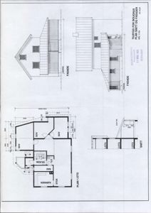 Tegning som viser fasadeopprikk (utsikt fra siden) og snitt av en bygning.