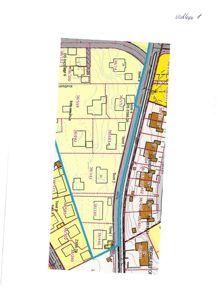 Situasjonsplan som viser tomtegrenser, eiendomsnummer (f.eks. 38/142) og bygningsplasseringer i et område.