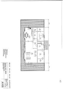 Etasjeplan (1. etasje) som viser romfordeling, dører, vinduer og mål for en bolig.