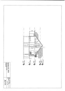 Snittegning som viser bygningens indre oppbygning, etasjer og romfordeling.