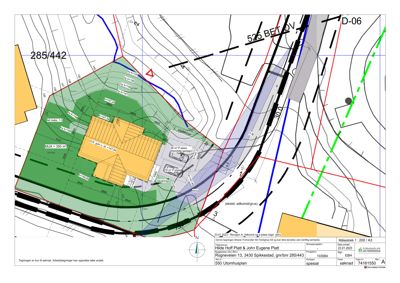 Situasjonsplan som viser tomtens form, grenser, høydeforhold (konturlinjer), og plassering av bygningene i forhold til veier og nabolag.