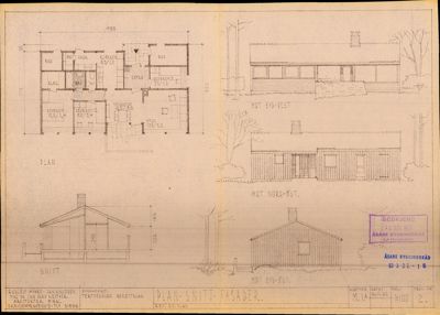Bildet viser en tegning med etasjeplan (PLAN) og fasadeopprikk (FASADER) for en enebolig.