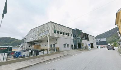 Fotografi av en eksisterende bygning sett fra gaten, sannsynligvis tatt fra Google Street View.