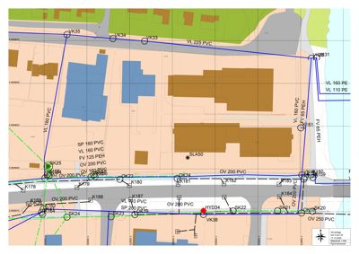 Situasjonsplan som viser bygningers plassering i forhold til vegnett og vannledninger.