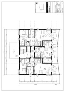 Etasjeplan (1. etasje) som viser romfordeling, dimensjoner og plassering av inngangsdører for en bygning.