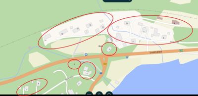 Kartutsnitt som viser eiendomsplasseringer, vegnett og infrastruktur i et område.