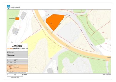 Situasjonsplan som viser tomtens plassering i forhold til omgivelsene, veier og høydeforhold.