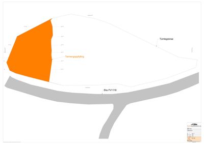 Situasjonsplan som viser tomtegrenser, eksisterende vei (Eks FV1118), og et område med terrengopplylling.