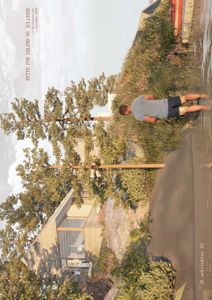 Fotografi av en moderne hytte i en naturlig omgivelser med en person som står på en vei.