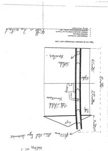 En håndskrevet tegning som viser et tverrsnitt av en røyk- og varmekanal gjennom etasjer (kjeller, 1. etg, loft). Tegningen inkluderer mål på høyder og tykkelse på kanalen.