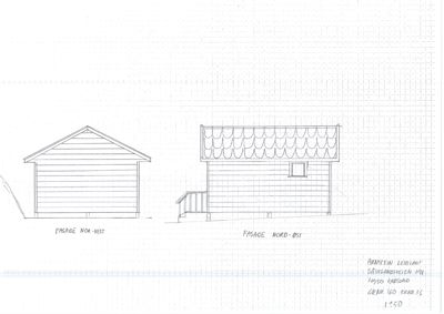 Fasadetegning som viser bygningens utseende fra to sider: 'FASADE NOR-VEST' og 'FASADE NORD-ØST'. Tegningen inkluderer takform, vinduer, trapp og skriftlig informasjon om arkitekt og adresse.