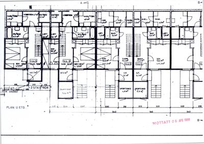 Etasjeplan (PLAN U. E.T.G.) som viser romfordeling, arealer og plassering av trapper for en bygning.