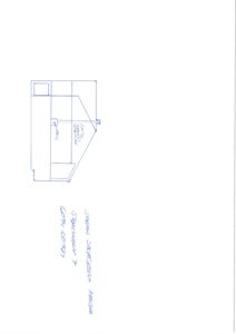 En håndtegnet snittegning som viser bygningens tverrsnitt, takform og innvendige høyder.