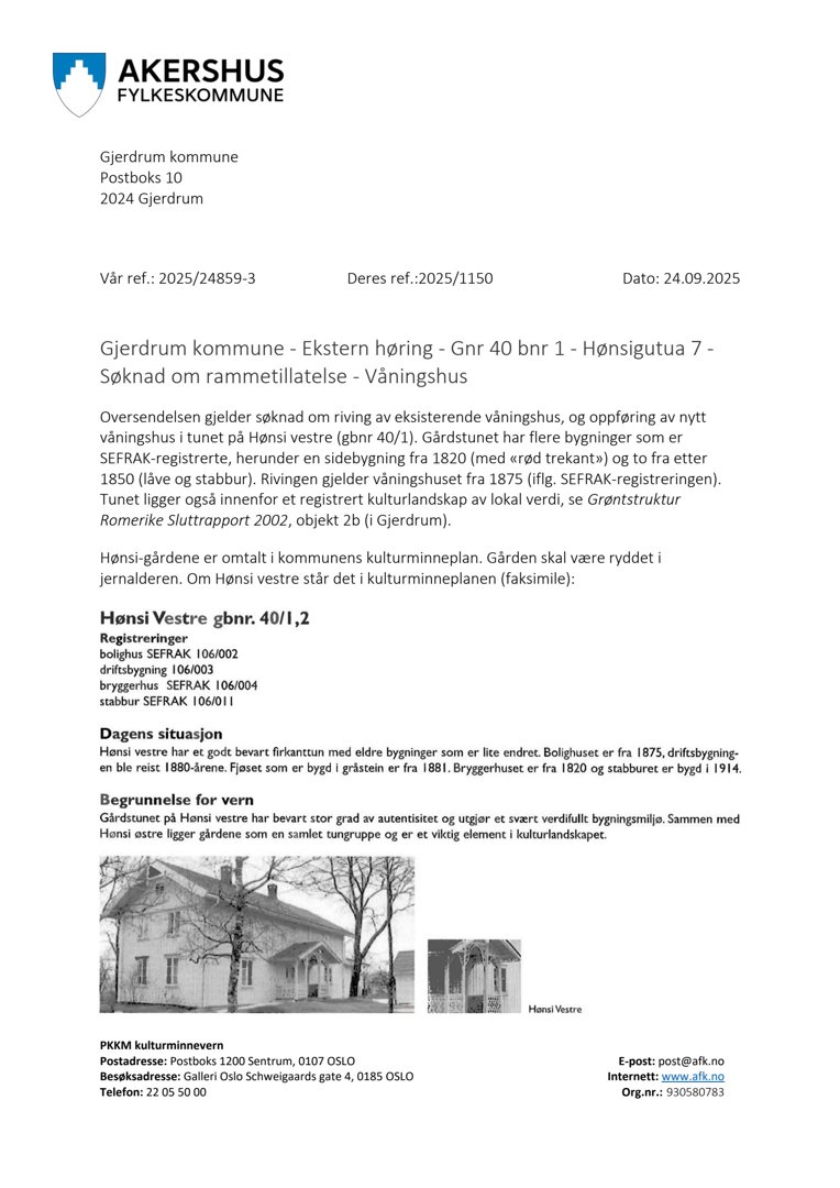 Et svart-hvitt fotografi av en bygning kalt 'Hønsi Vestre', inkludert en mindre detaljfoto av en veranda eller inngang.