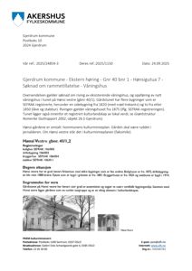 Et svart-hvitt fotografi av en bygning kalt 'Hønsi Vestre', inkludert en mindre detaljfoto av en veranda eller inngang.