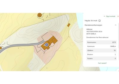 Kartutsnitt fra eiendomssiden som viser eiendomsnummer, adresse og topografisk bakgrunn.