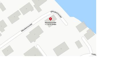 Kart med gatene Mauskarsundet og Vattholmen, bygningstall og en markør for adressen Mauskarsundet 11, 6570 Smøla.